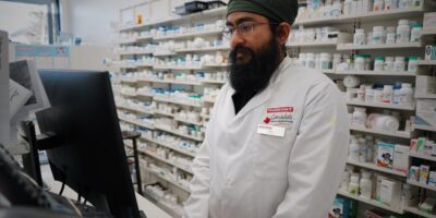 Trgovina na malo farmaceutskim proizvodima u specijalizovanim prodavnicama – apotekama