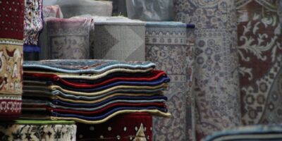 Trgovina na veliko nameštajem, tepisima i opremom za osvetljenje