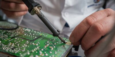 Popravka elektronske i optičke opreme
