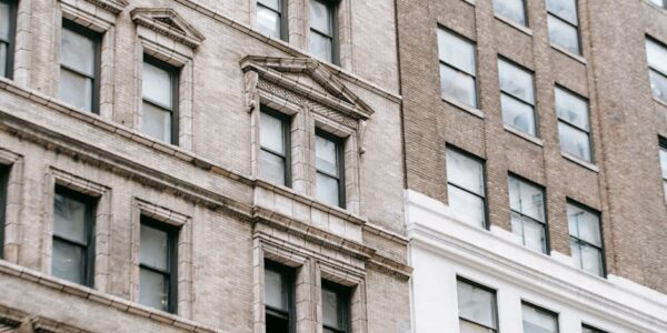 Iznajmljivanje vlastitih ili iznajmljenih nekretnina i upravljanje njima