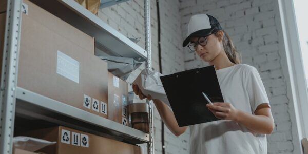 Poštanske aktivnosti komercijalnog servisa