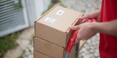 Poštanske aktivnosti komercijalnog servisa