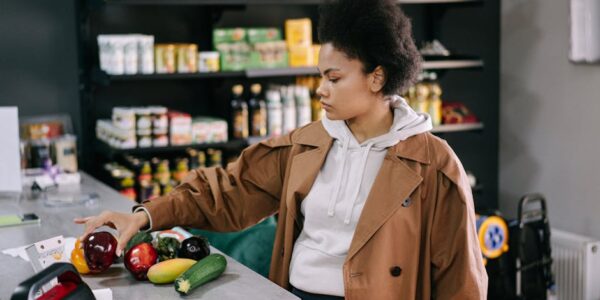 Trgovina na malo hranom, pićima i duvanom u specijalizovanim prodavnicama