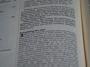 Infografika ključnih poslovnih pojmova poput ROI, CAC i LTV za preduzetnike u Srbiji