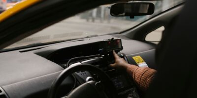 Uslužne delatnosti prevoza putnika na zahtev vozilom sa vozačem